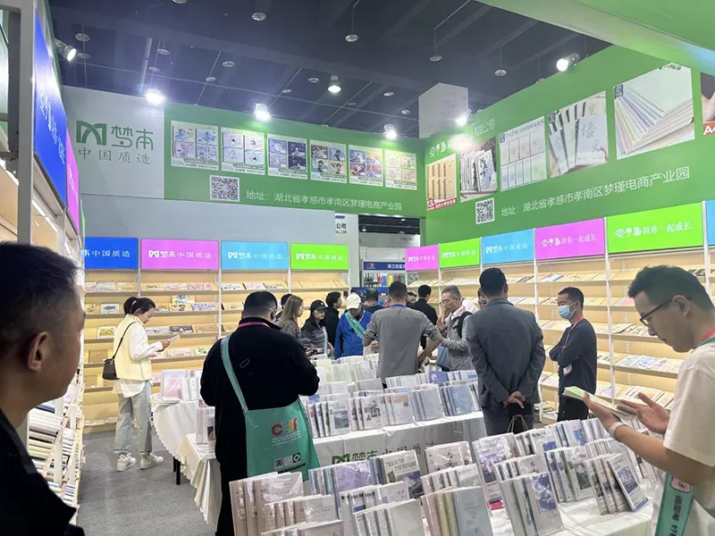 Lançamento de nova série de notebooks personalizados e visita de cliente global impulsionam negócios de exportação de artigos de papelaria